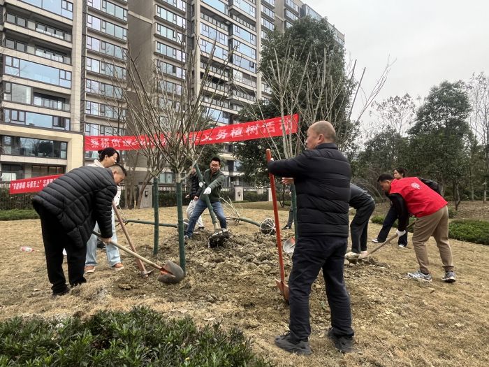 开yun体育app官网入口登录裸土披上绿装 共筑绿色家乡——成都会青羊区蔡桥街道(图1)